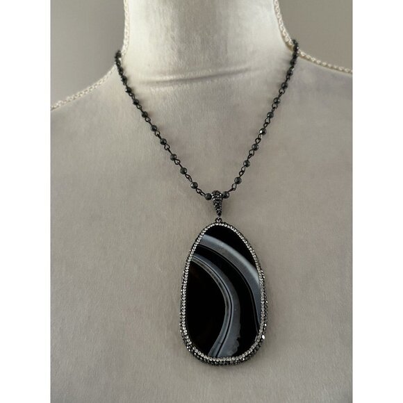 VINTAGE  BLACK & WHITE SLICED AGATE PENDANT NECKLACE RESORT WEAR SUMMER - Picture 2 of 8